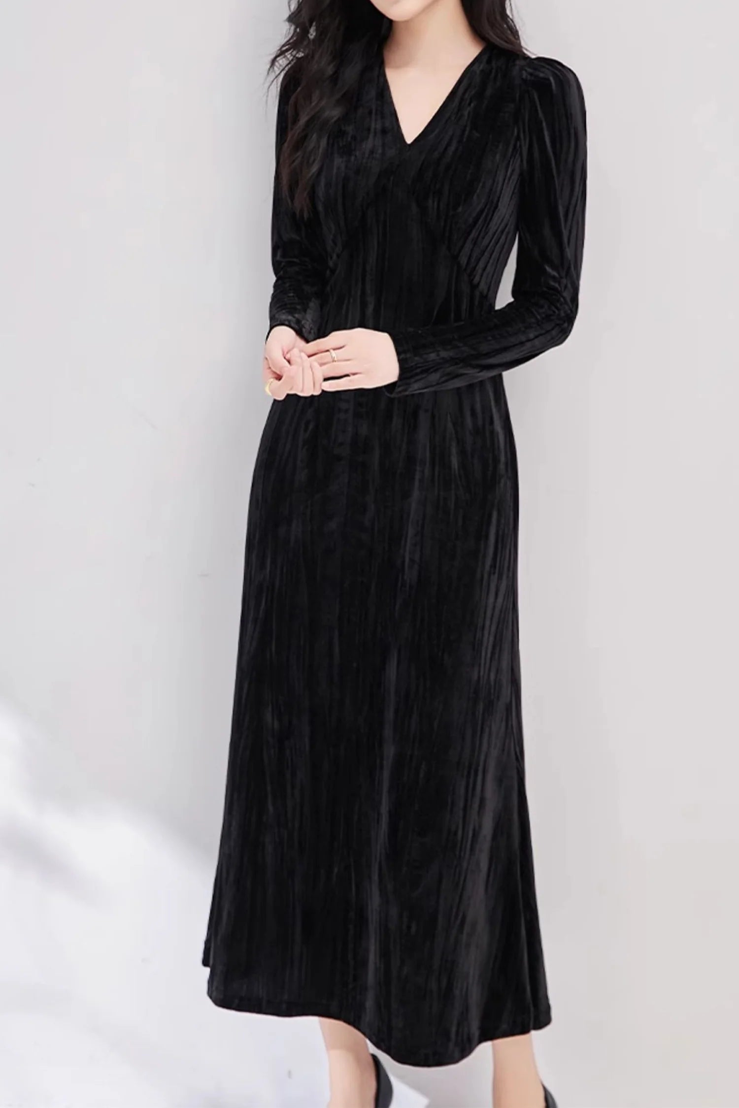 Black Velvet Textured Long Sleeve V-Neck Midi Dress
